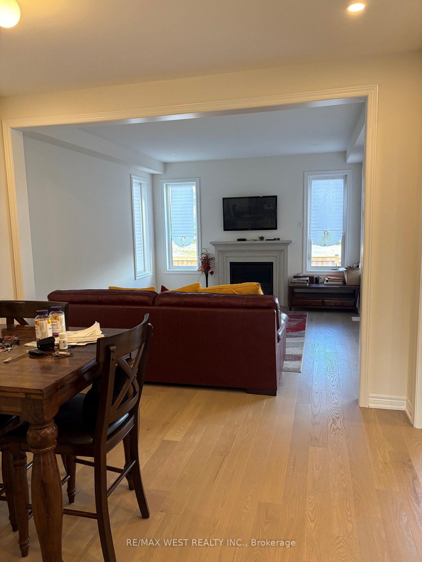 Photo 4 of 1352 Davis Loop Circle, Innisfil, Lefroy — HOMEH