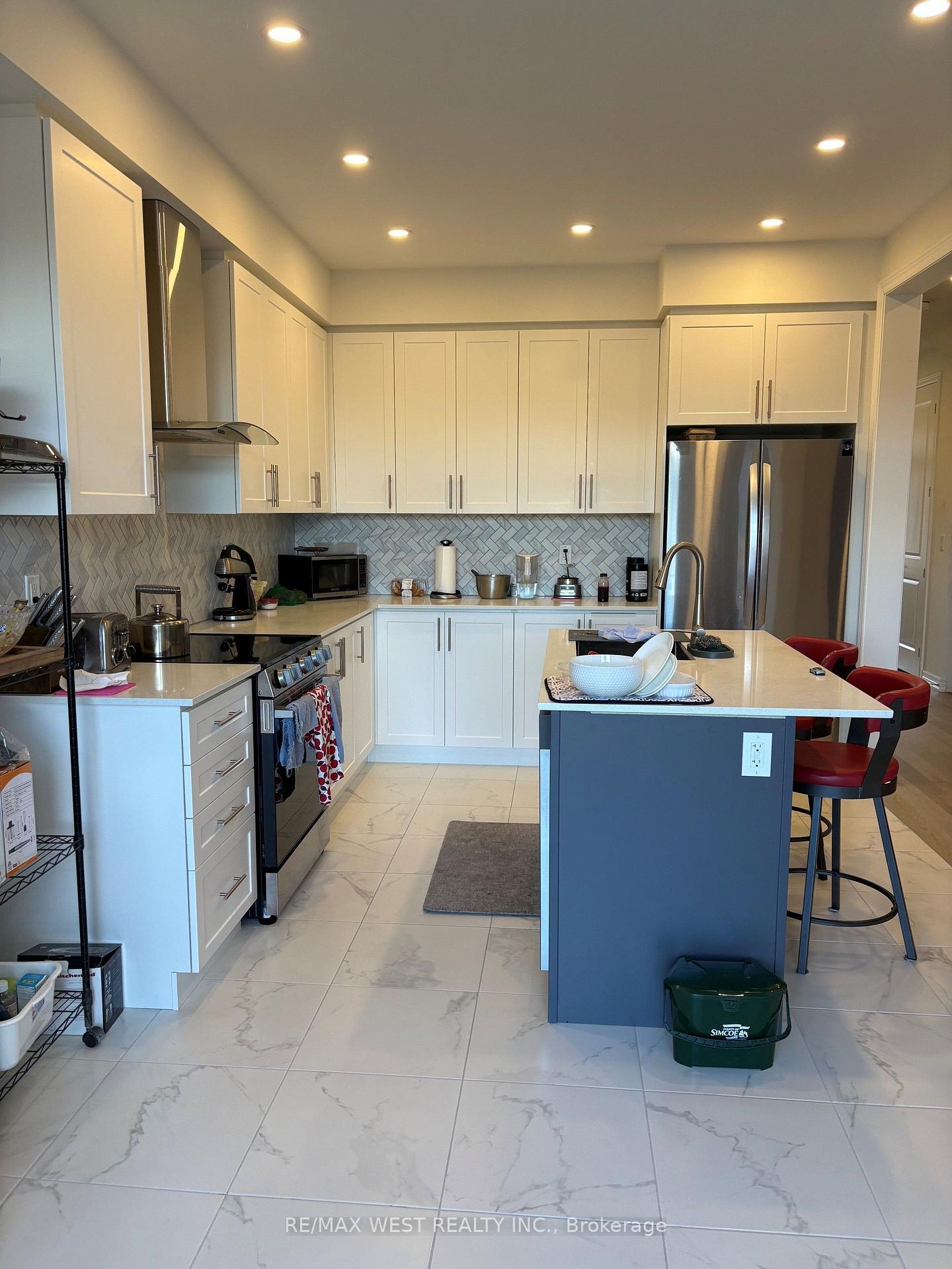 Photo 6 of 1352 Davis Loop Circle, Innisfil, Lefroy — HOMEH