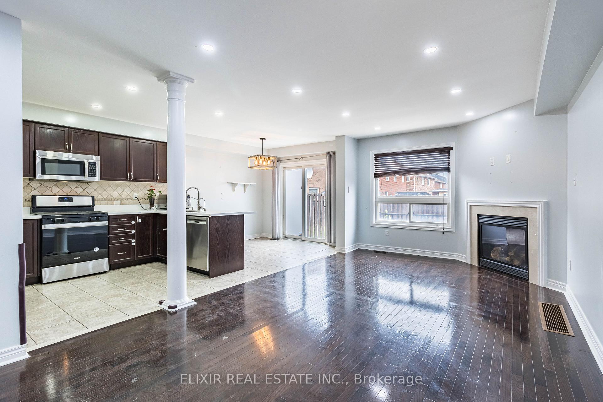 Photo 6 of 61 Bushmill Circle, Brampton, Fletcher's Meadow — HOMEH