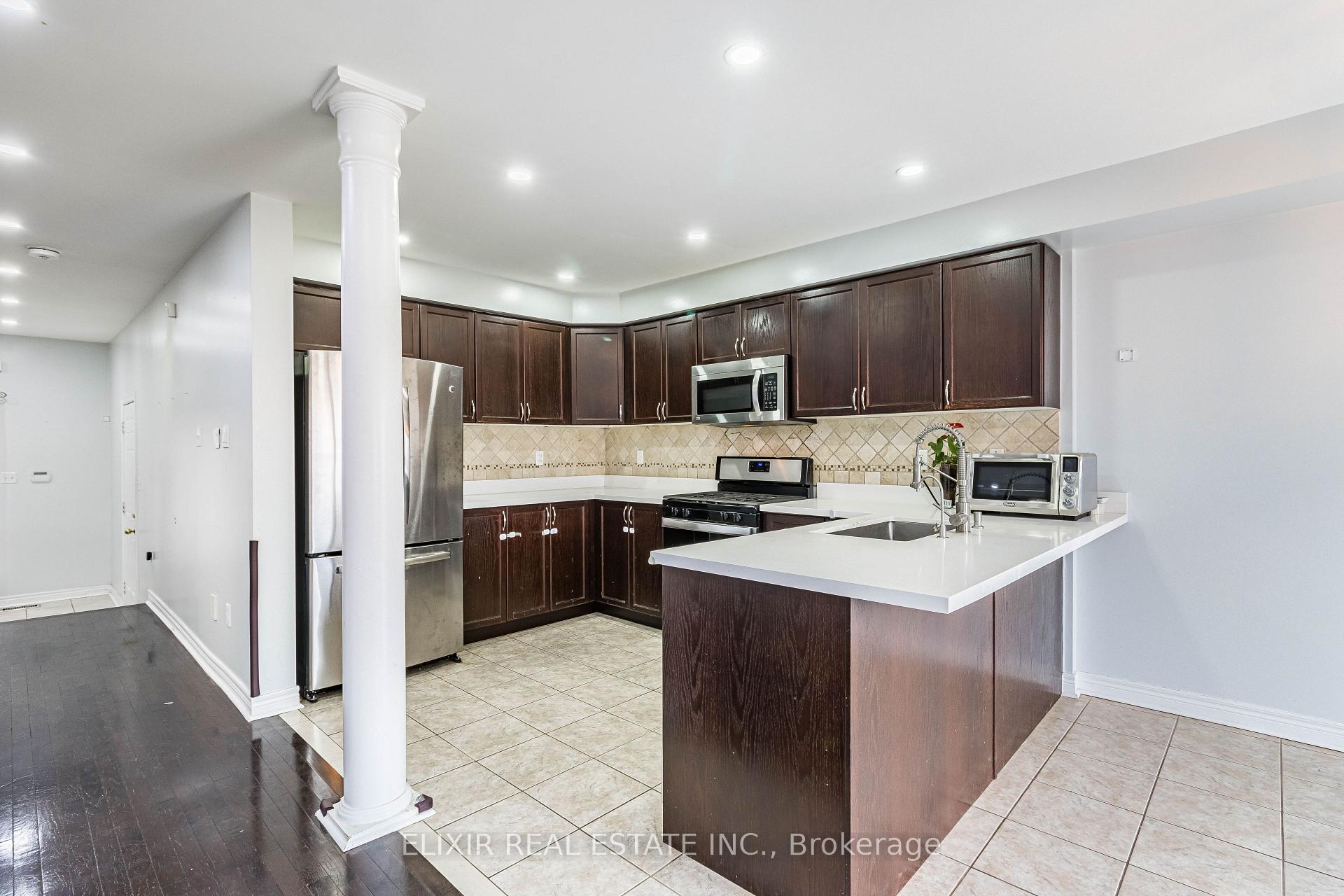 Photo 8 of 61 Bushmill Circle, Brampton, Fletcher's Meadow — HOMEH