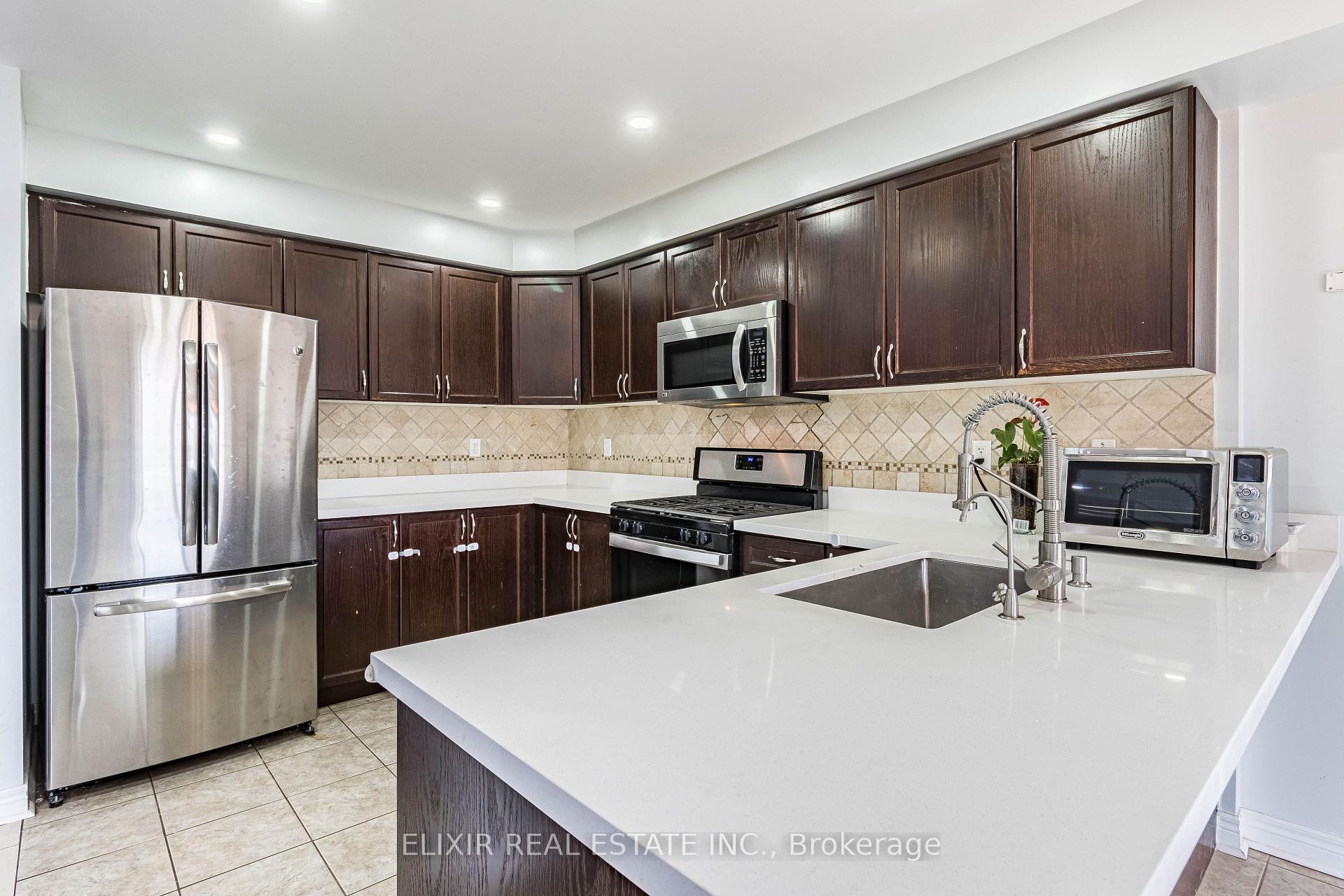 Photo 9 of 61 Bushmill Circle, Brampton, Fletcher's Meadow — HOMEH