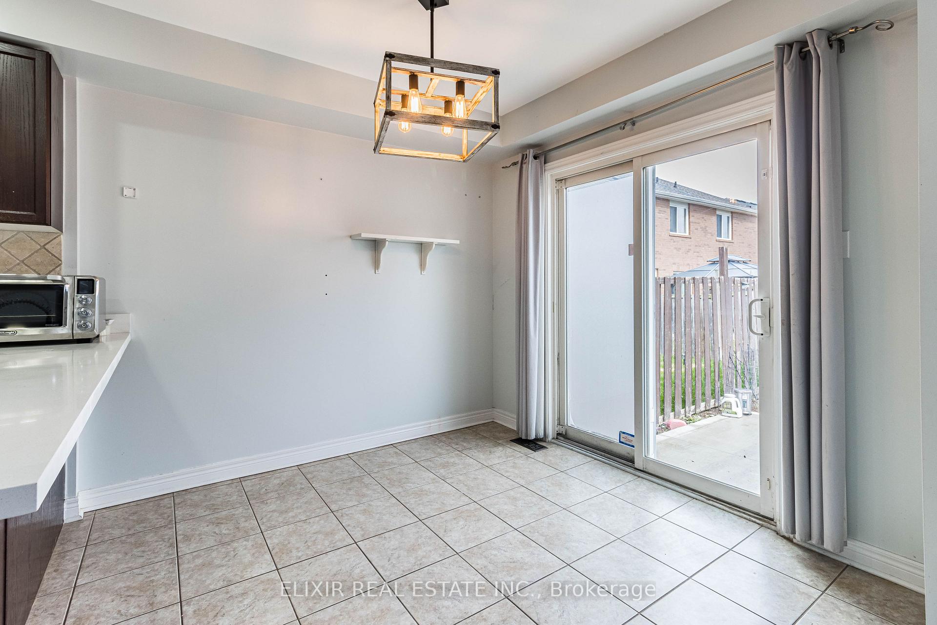Photo 11 of 61 Bushmill Circle, Brampton, Fletcher's Meadow — HOMEH