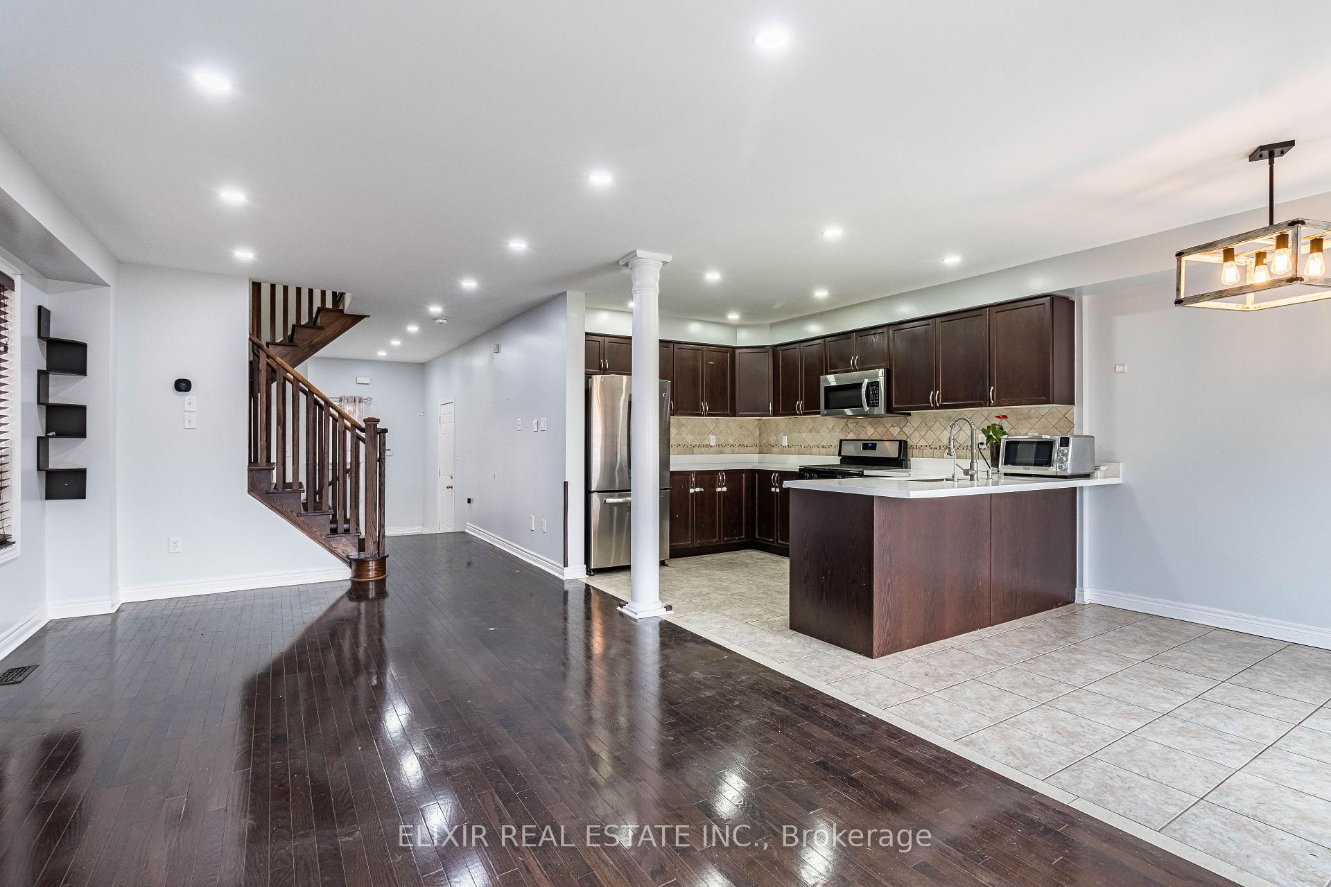 Photo 12 of 61 Bushmill Circle, Brampton, Fletcher's Meadow — HOMEH