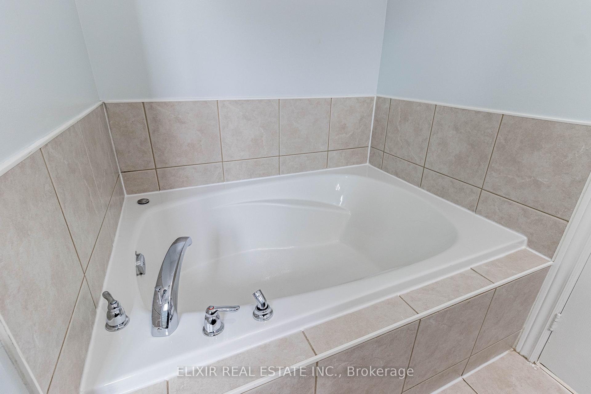 Photo 19 of 61 Bushmill Circle, Brampton, Fletcher's Meadow — HOMEH