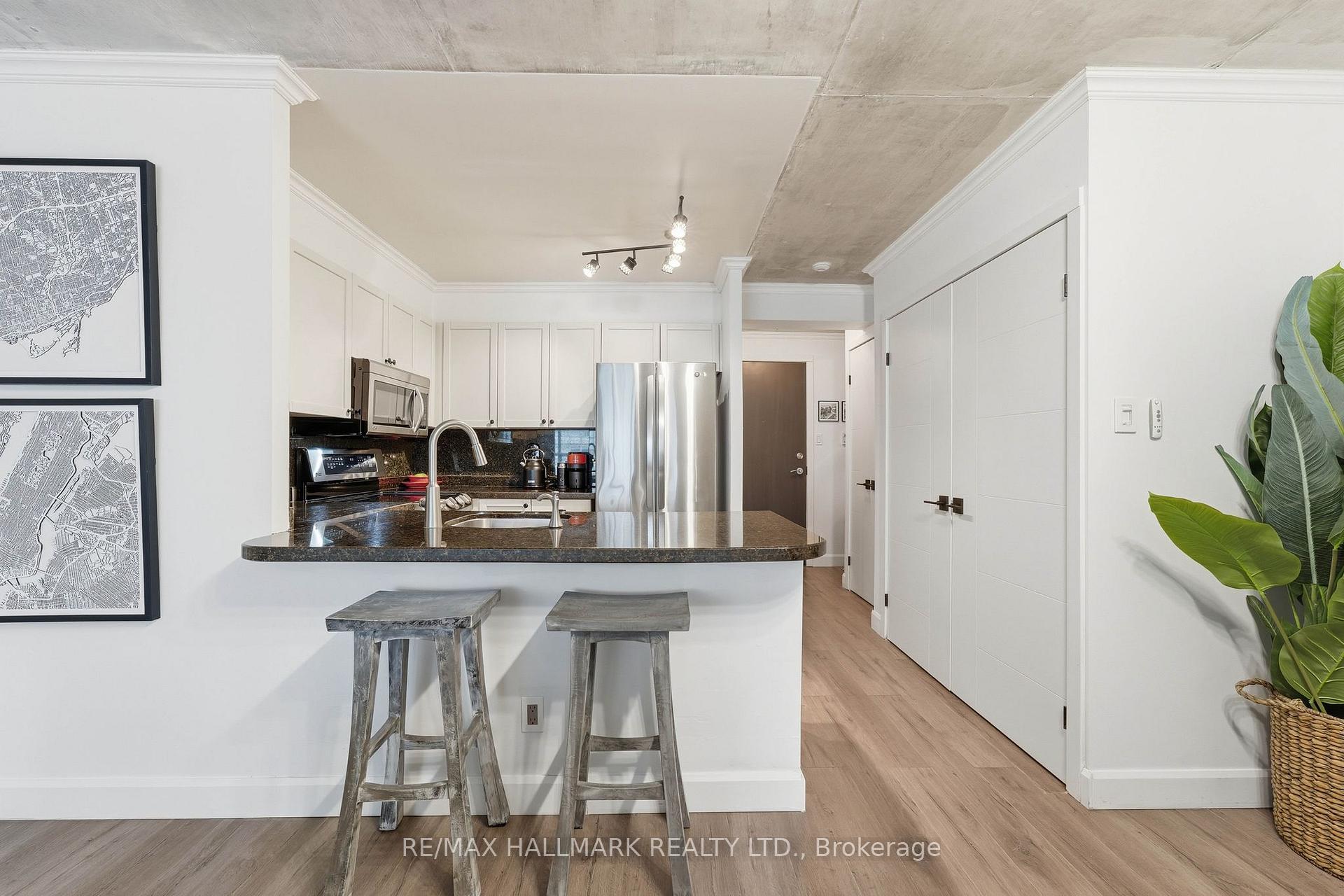 Photo 2 of Unit 705, 600 Queens Quay W, Toronto, Waterfront Communities — HOMEH