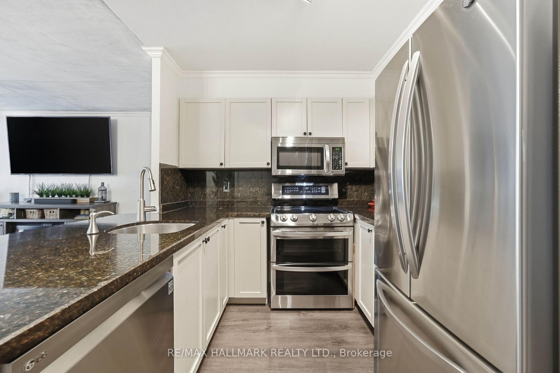 Photo 4 of Unit 705, 600 Queens Quay W, Toronto, Waterfront Communities — HOMEH