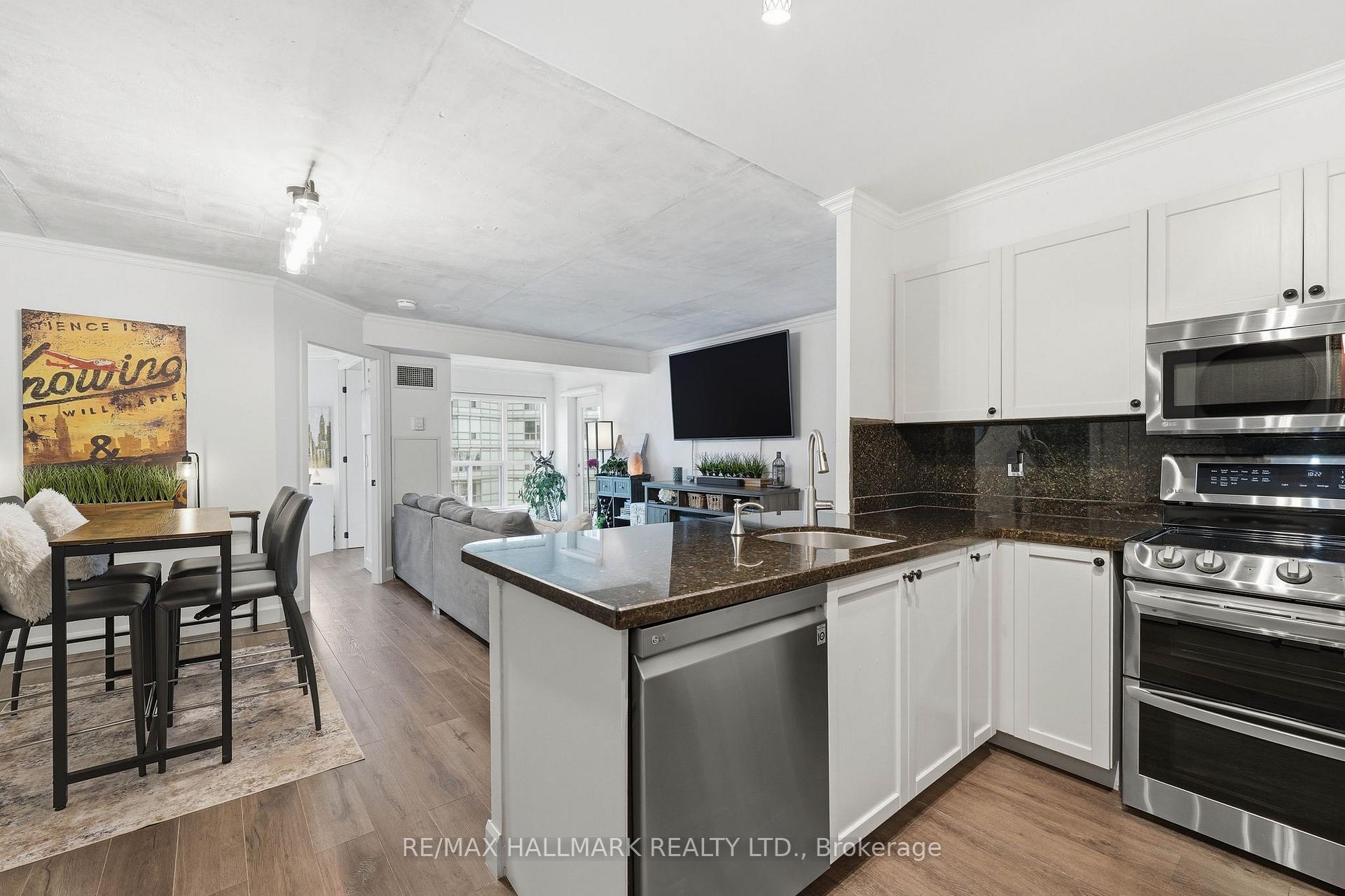 Photo 5 of Unit 705, 600 Queens Quay W, Toronto, Waterfront Communities — HOMEH