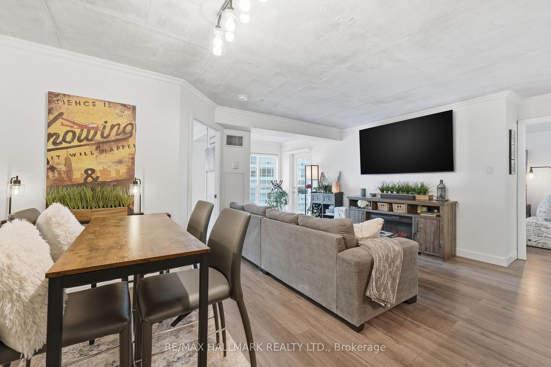 Photo 6 of Unit 705, 600 Queens Quay W, Toronto, Waterfront Communities — HOMEH
