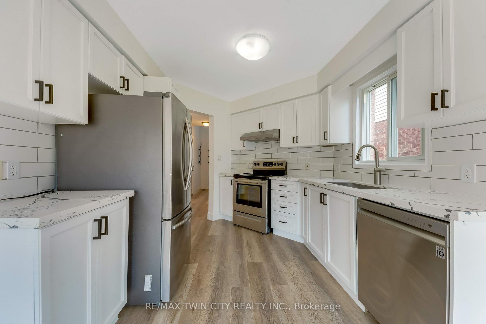 Photo 7 of 31 Swartz Street, Kitchener, Larentian West — HOMEH