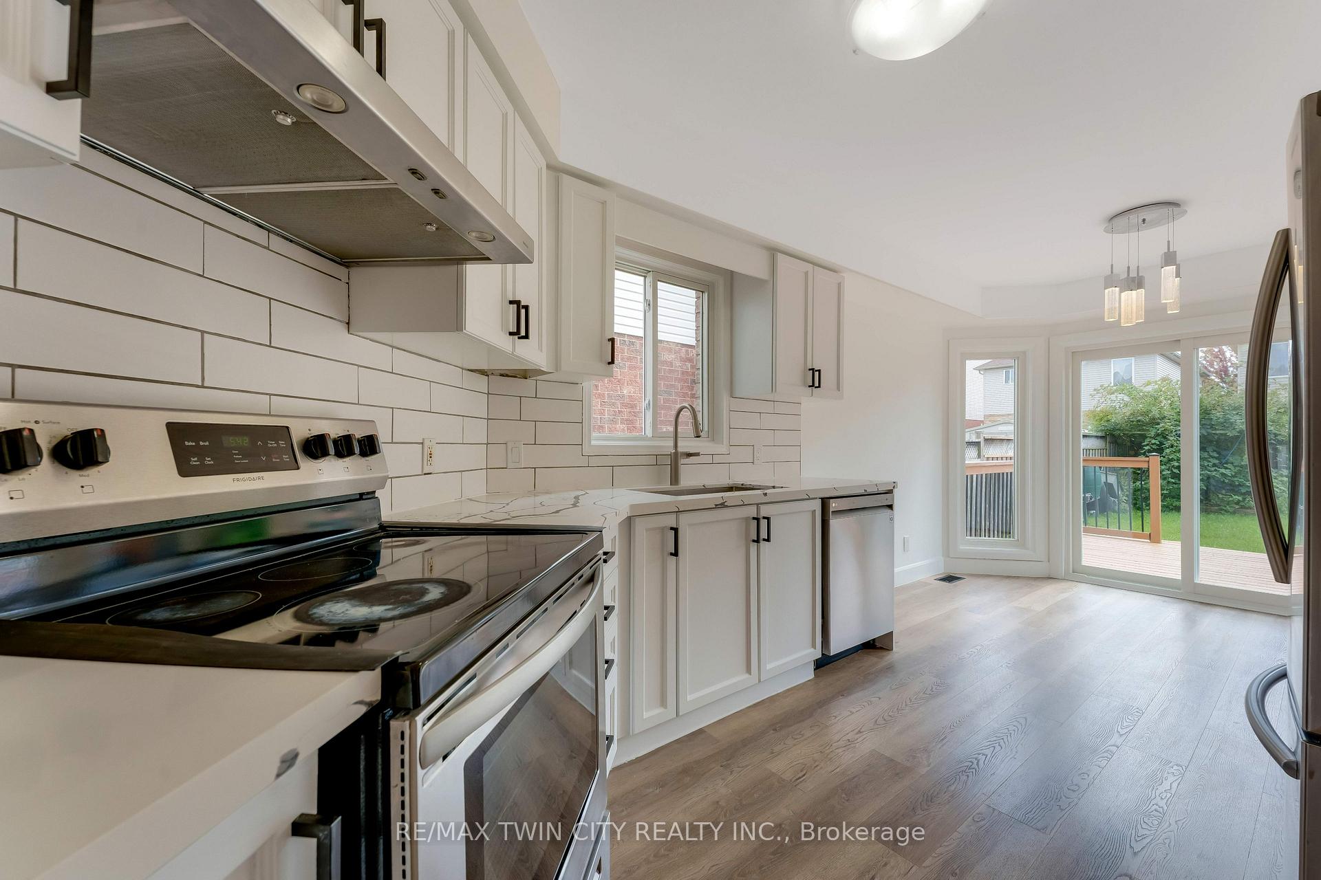Photo 8 of 31 Swartz Street, Kitchener, Larentian West — HOMEH