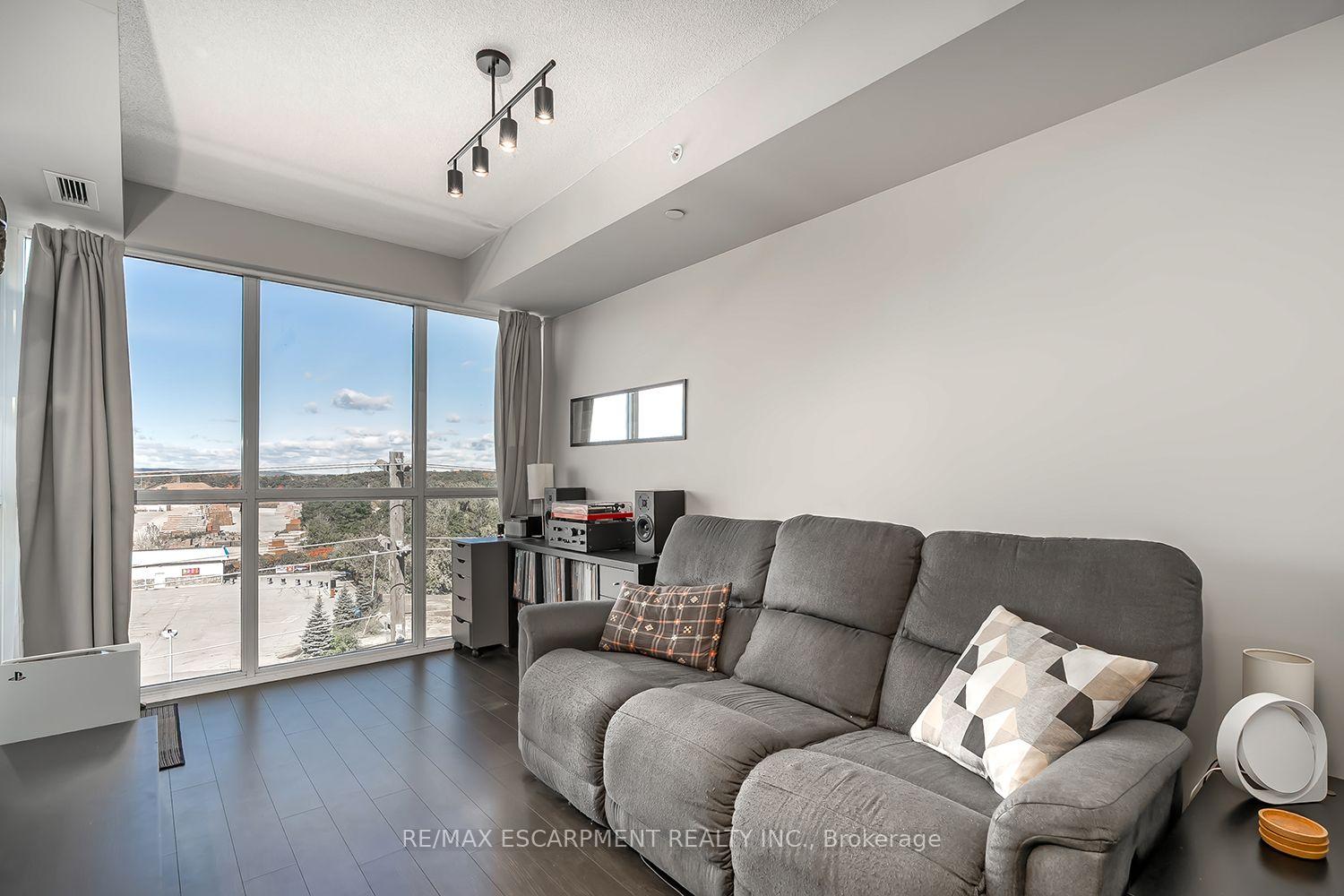 Photo 8 of Unit 604, 5240 Dundas Street, Burlington, Orchard — HOMEH
