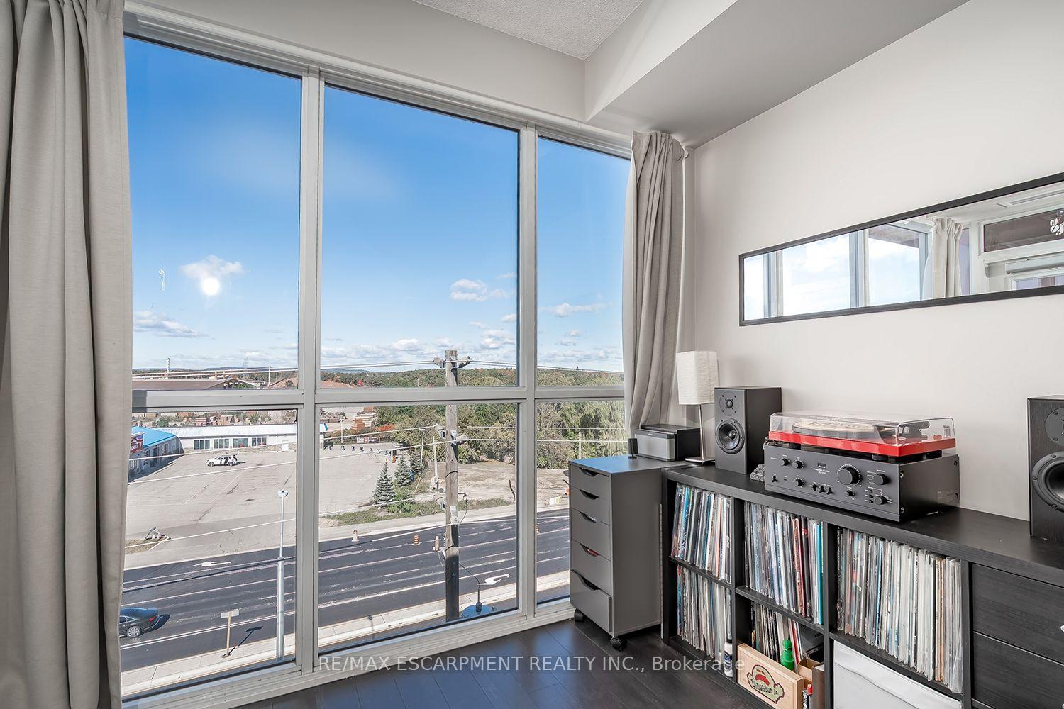 Photo 10 of Unit 604, 5240 Dundas Street, Burlington, Orchard — HOMEH