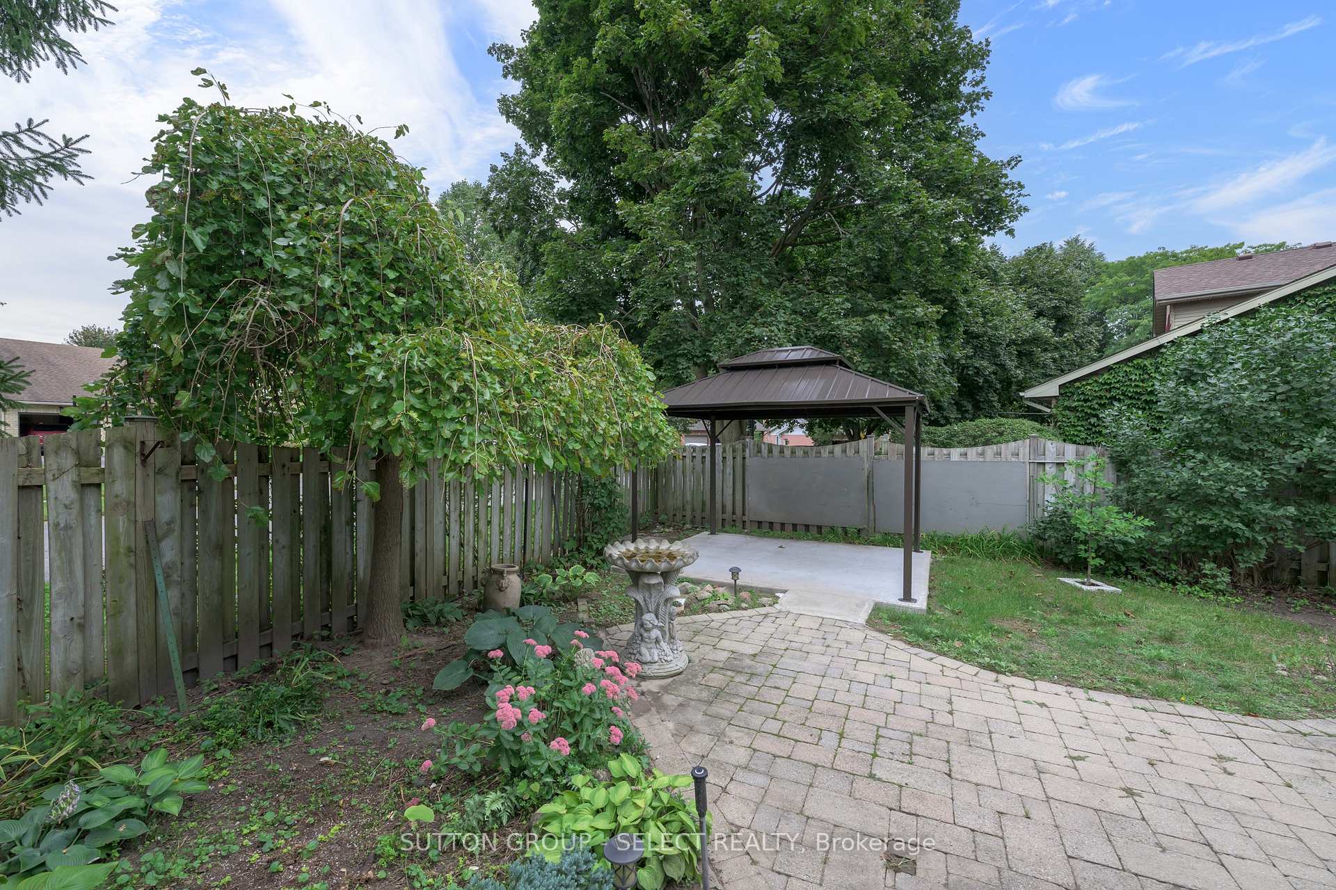 Photo 3 of 1000 Griffith Street, London, South K — HOMEH