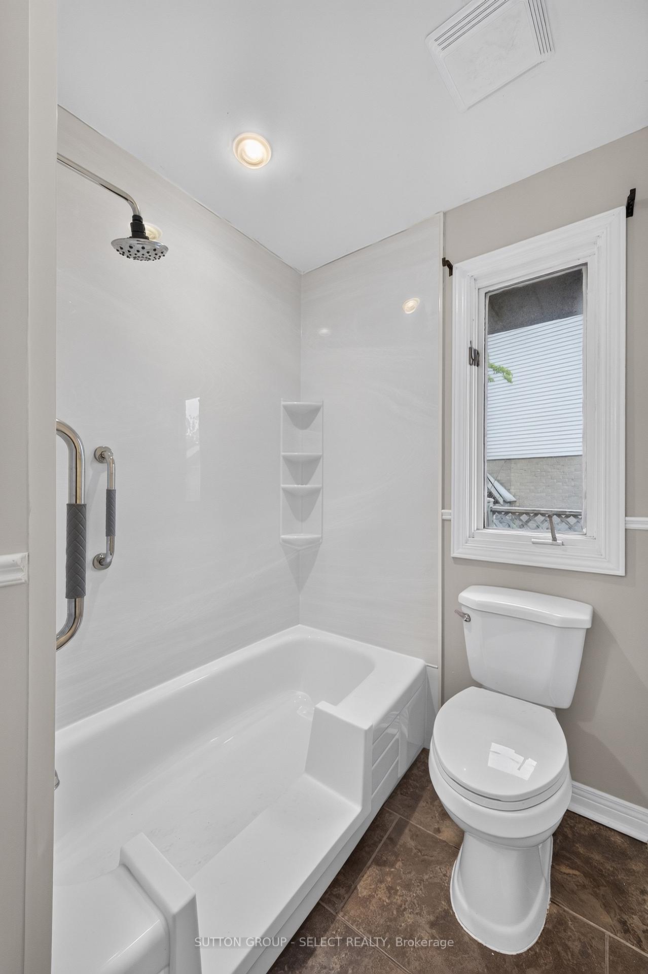 Photo 11 of 1000 Griffith Street, London, South K — HOMEH