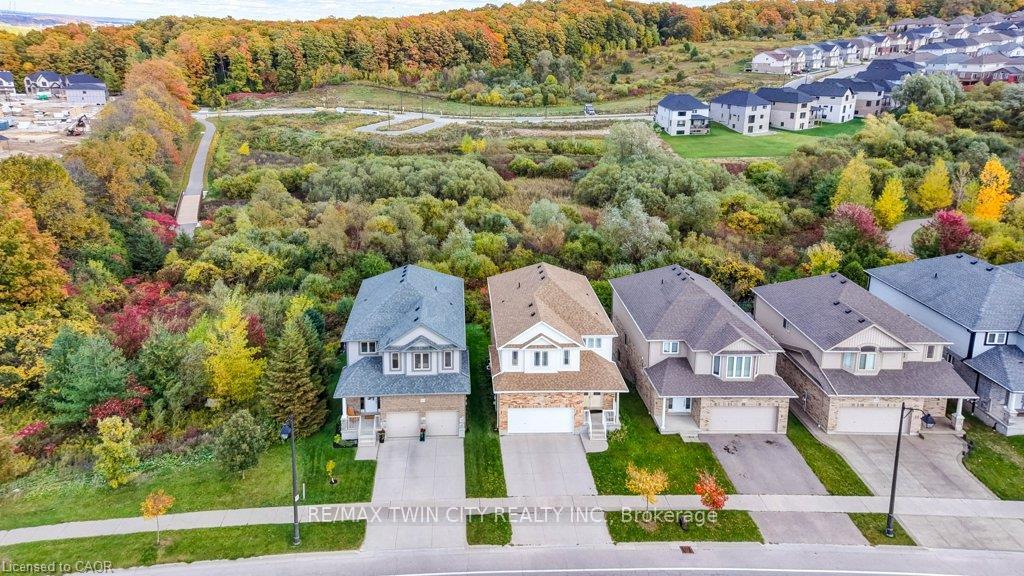 Photo 2 of 524 Sundew Drive, Waterloo, Columbia Forest/Clair Hills — HOMEH