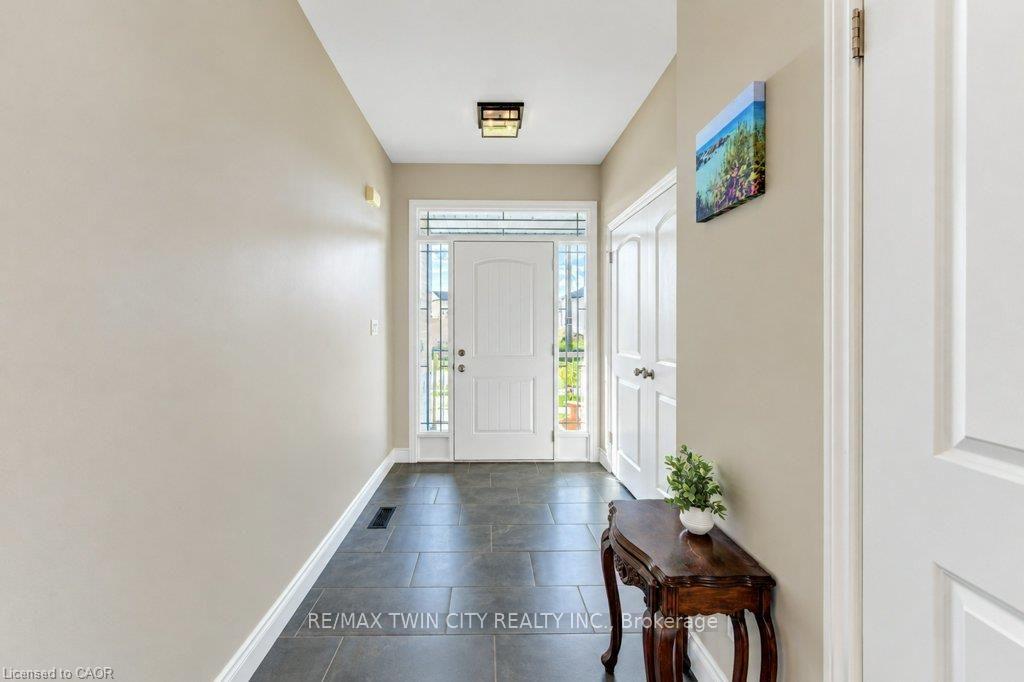 Photo 3 of 524 Sundew Drive, Waterloo, Columbia Forest/Clair Hills — HOMEH