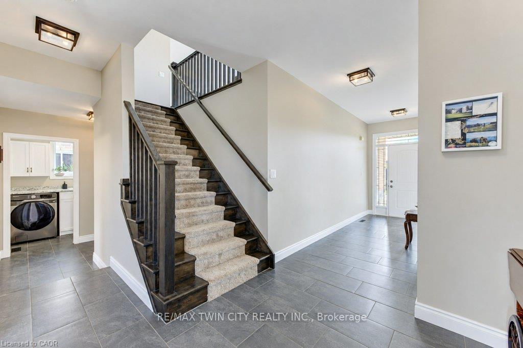 Photo 4 of 524 Sundew Drive, Waterloo, Columbia Forest/Clair Hills — HOMEH