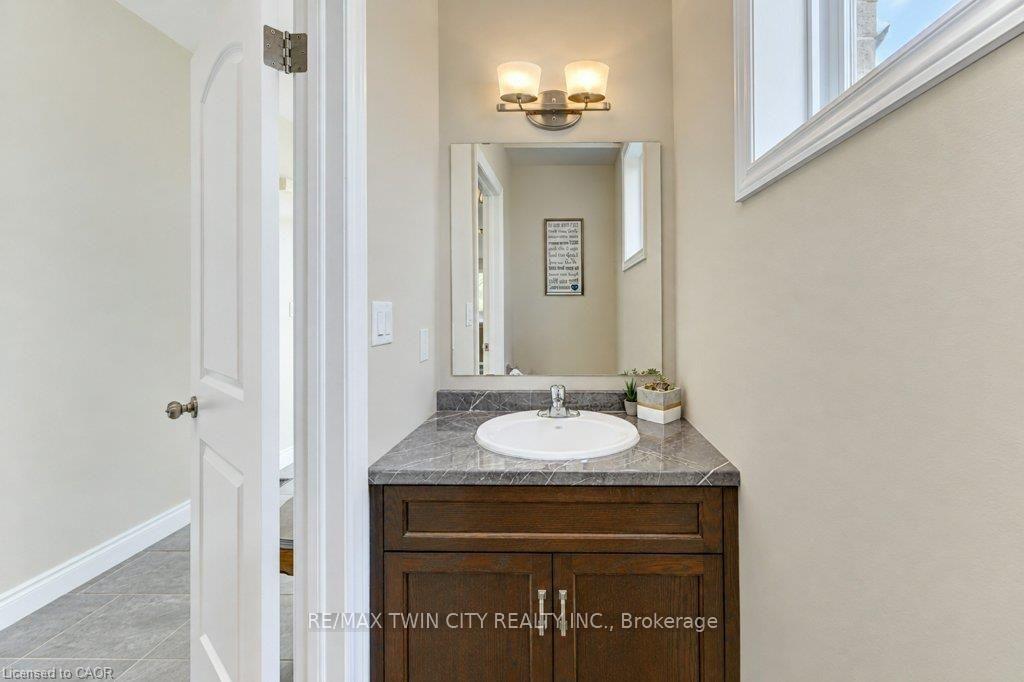 Photo 6 of 524 Sundew Drive, Waterloo, Columbia Forest/Clair Hills — HOMEH