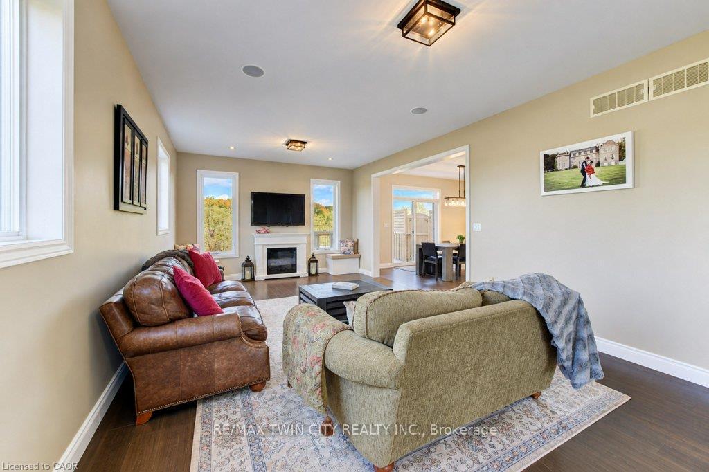 Photo 7 of 524 Sundew Drive, Waterloo, Columbia Forest/Clair Hills — HOMEH