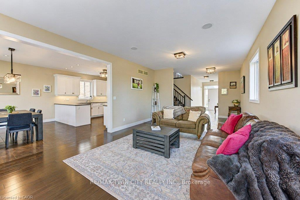 Photo 8 of 524 Sundew Drive, Waterloo, Columbia Forest/Clair Hills — HOMEH