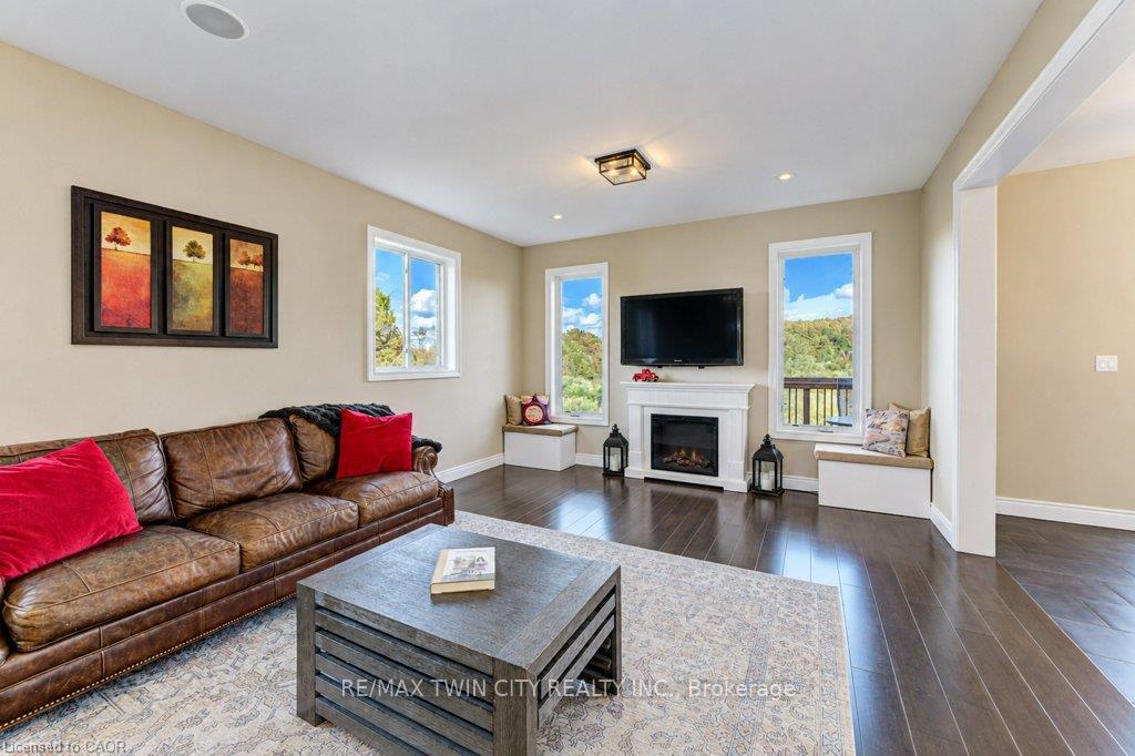 Photo 9 of 524 Sundew Drive, Waterloo, Columbia Forest/Clair Hills — HOMEH