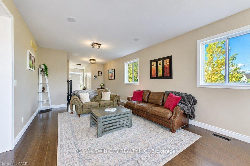 Photo 10 of 524 Sundew Drive, Waterloo, Columbia Forest/Clair Hills — HOMEH