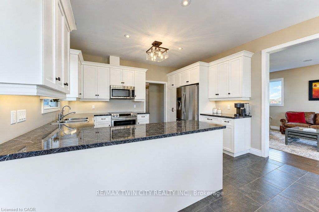 Photo 13 of 524 Sundew Drive, Waterloo, Columbia Forest/Clair Hills — HOMEH