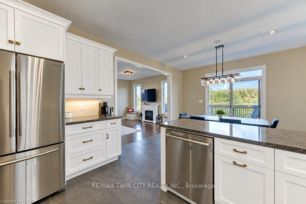 Photo 14 of 524 Sundew Drive, Waterloo, Columbia Forest/Clair Hills — HOMEH