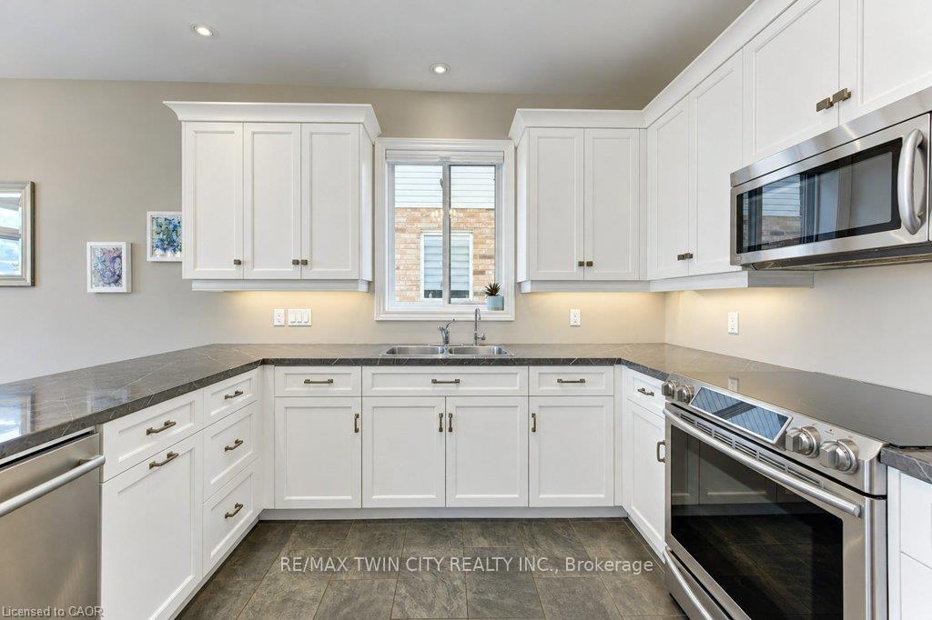 Photo 15 of 524 Sundew Drive, Waterloo, Columbia Forest/Clair Hills — HOMEH