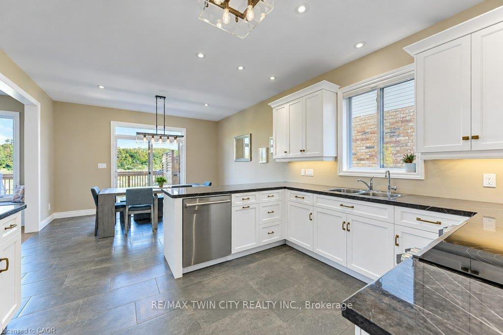 Photo 16 of 524 Sundew Drive, Waterloo, Columbia Forest/Clair Hills — HOMEH