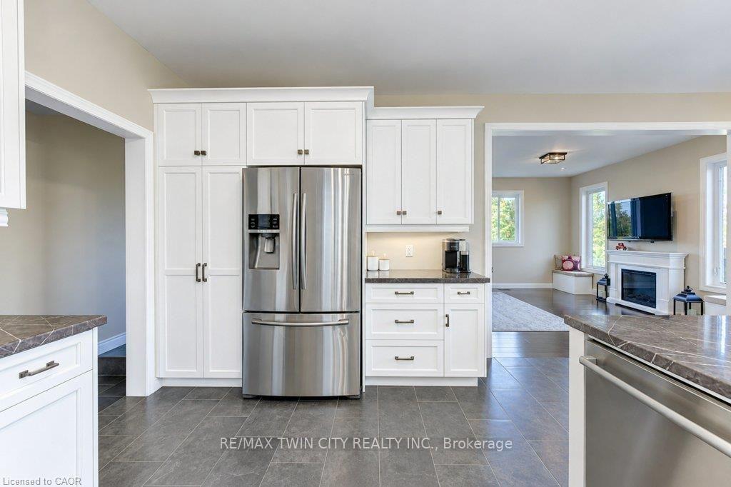 Photo 17 of 524 Sundew Drive, Waterloo, Columbia Forest/Clair Hills — HOMEH