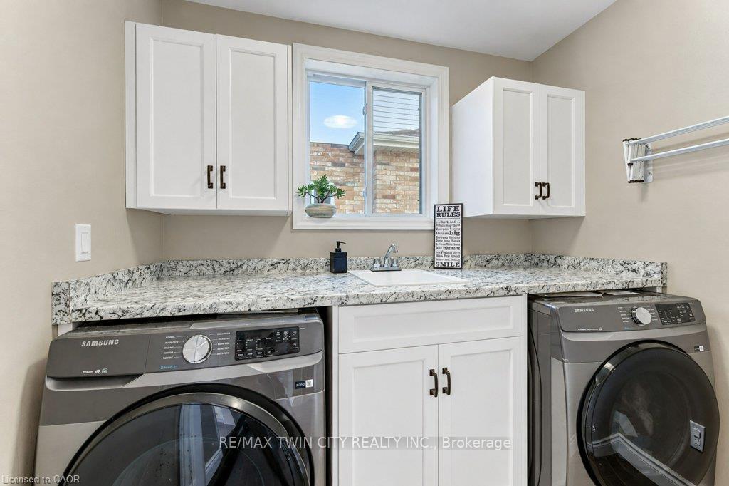 Photo 18 of 524 Sundew Drive, Waterloo, Columbia Forest/Clair Hills — HOMEH
