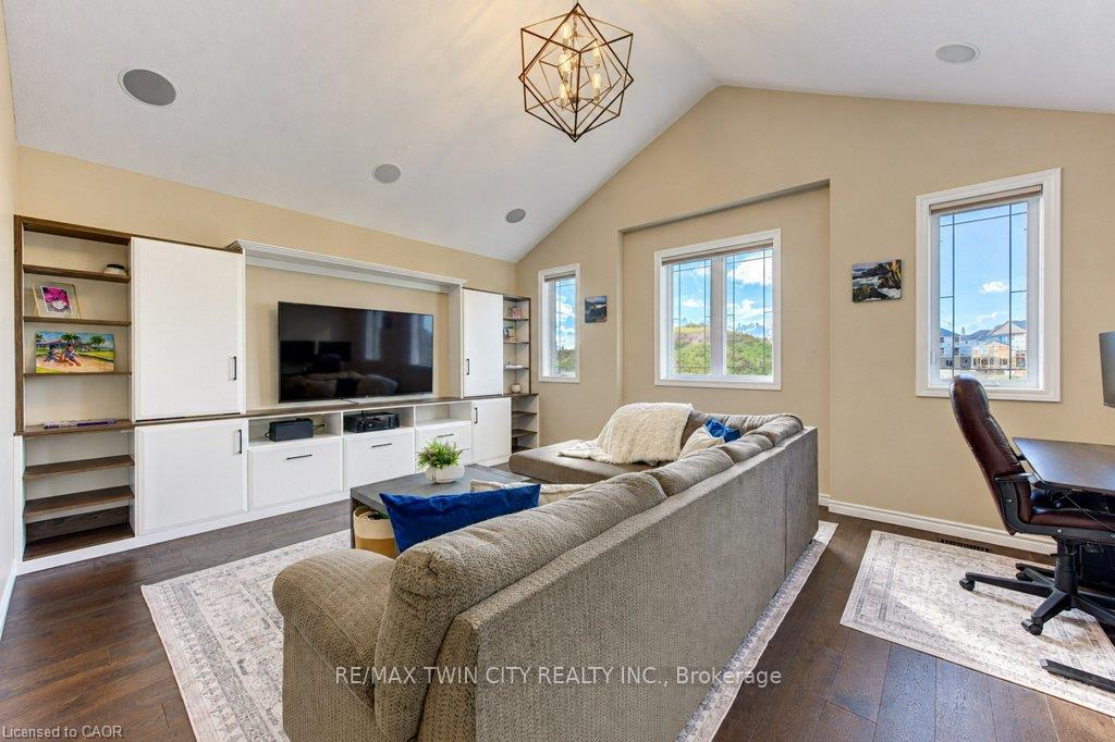 Photo 19 of 524 Sundew Drive, Waterloo, Columbia Forest/Clair Hills — HOMEH
