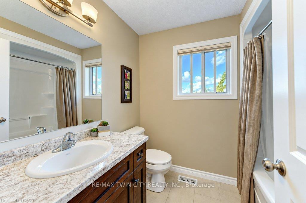 Photo 23 of 524 Sundew Drive, Waterloo, Columbia Forest/Clair Hills — HOMEH
