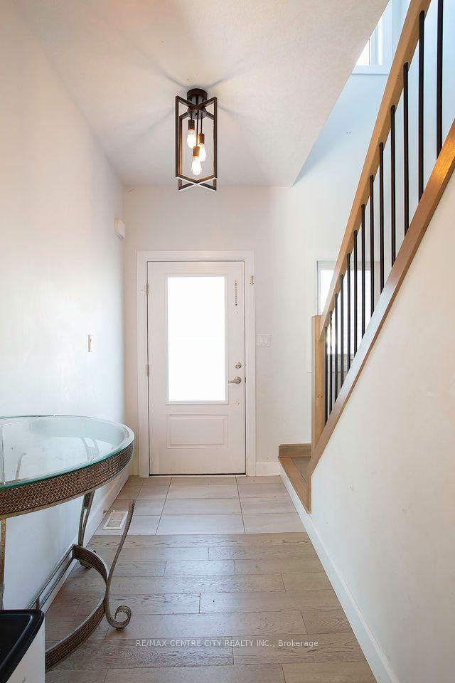 Photo 4 of 1583 Applerock Avenue, London, North S — HOMEH