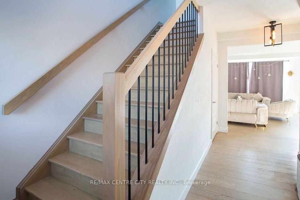 Photo 5 of 1583 Applerock Avenue, London, North S — HOMEH