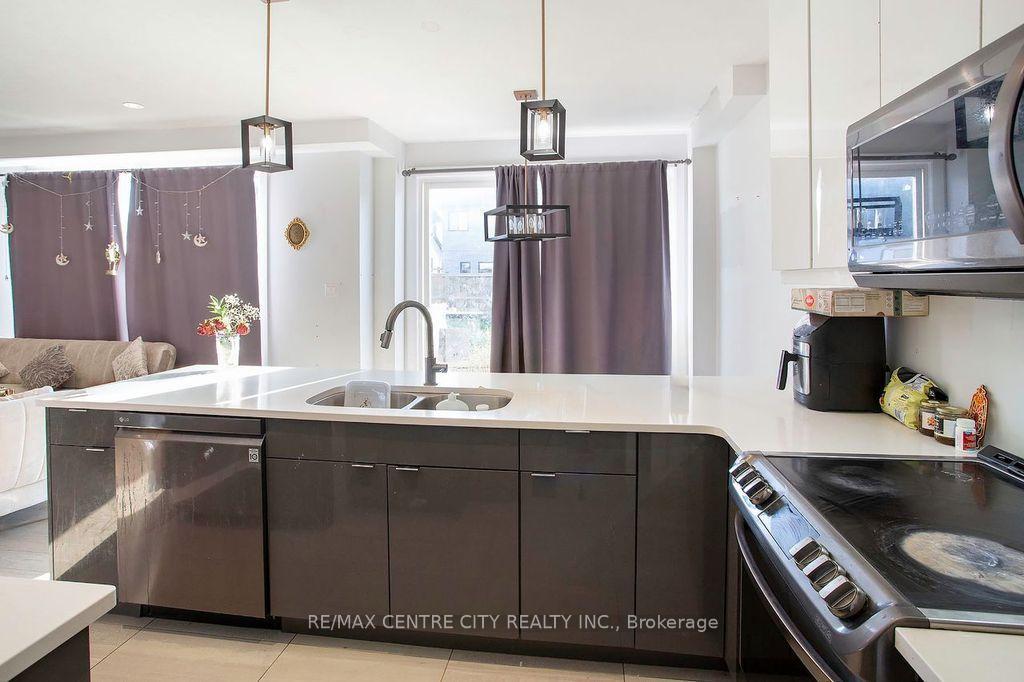 Photo 9 of 1583 Applerock Avenue, London, North S — HOMEH