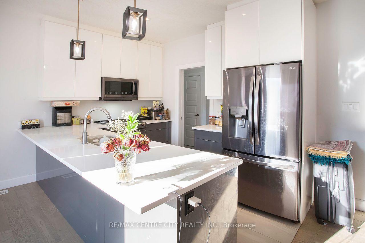 Photo 11 of 1583 Applerock Avenue, London, North S — HOMEH