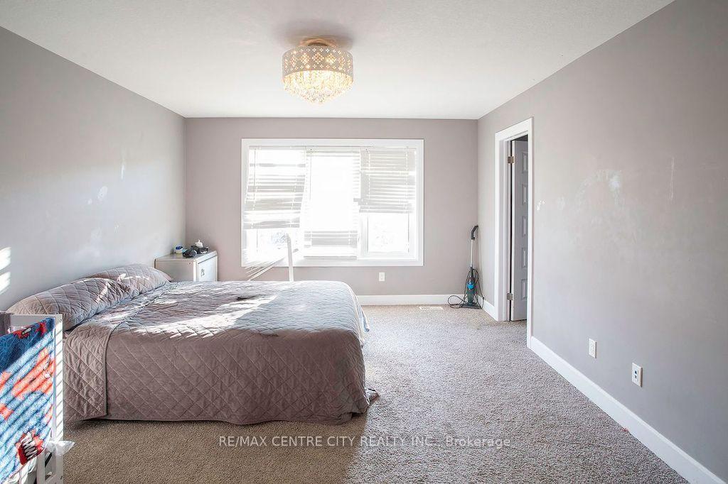 Photo 16 of 1583 Applerock Avenue, London, North S — HOMEH