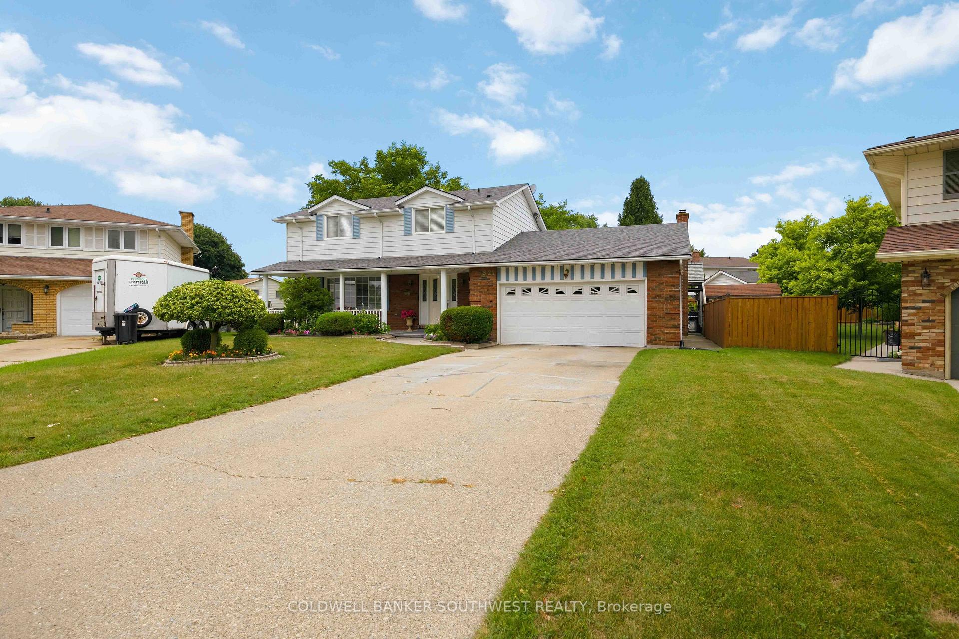 Photo 3 of 821 Danbury Crescent, Sarnia — HOMEH