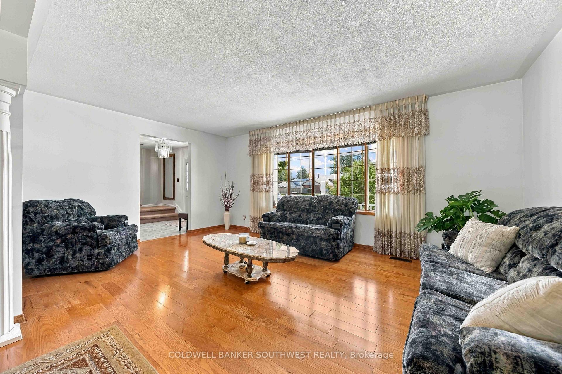 Photo 10 of 821 Danbury Crescent, Sarnia — HOMEH