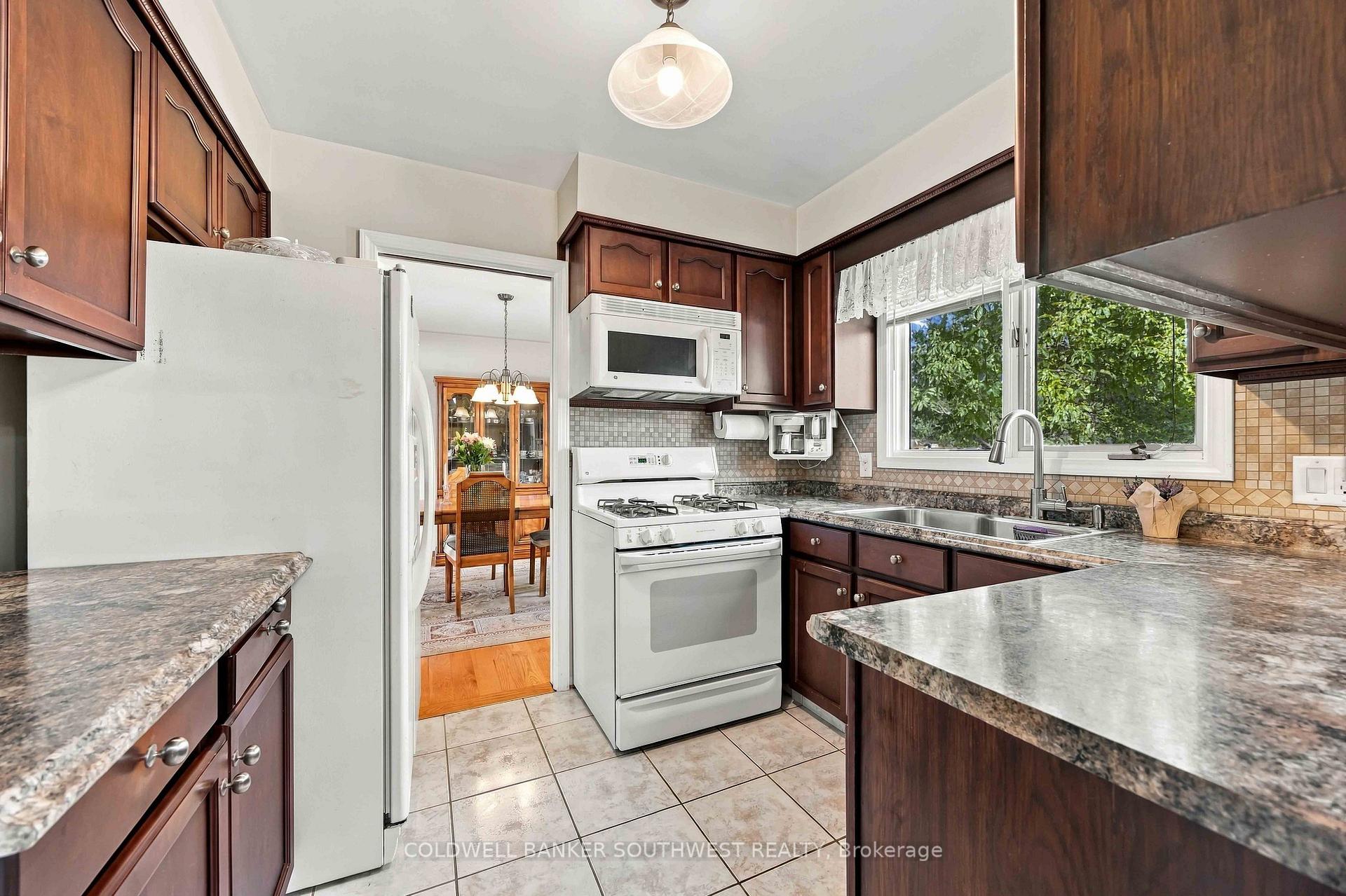 Photo 14 of 821 Danbury Crescent, Sarnia — HOMEH