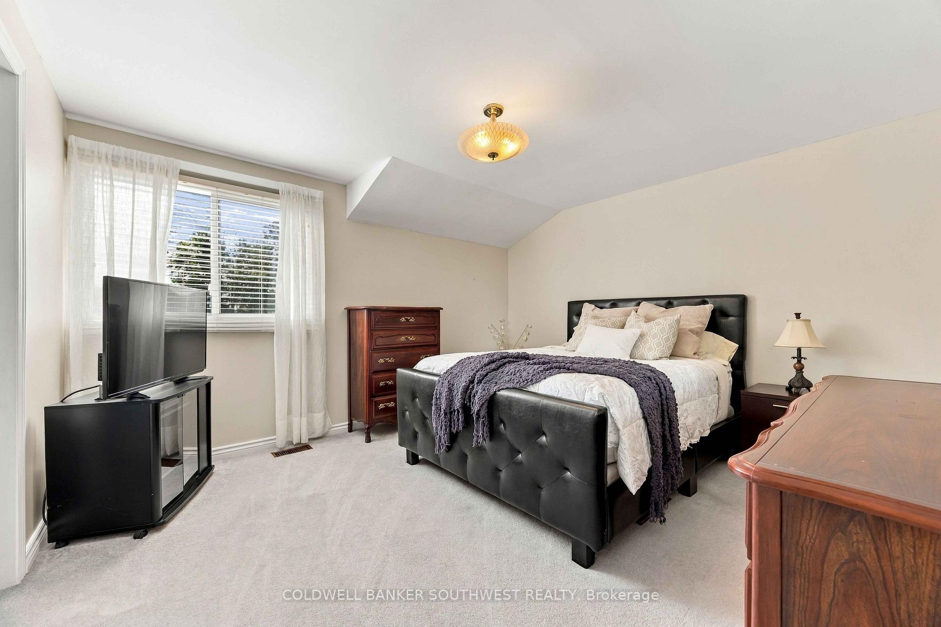 Photo 32 of 821 Danbury Crescent, Sarnia — HOMEH