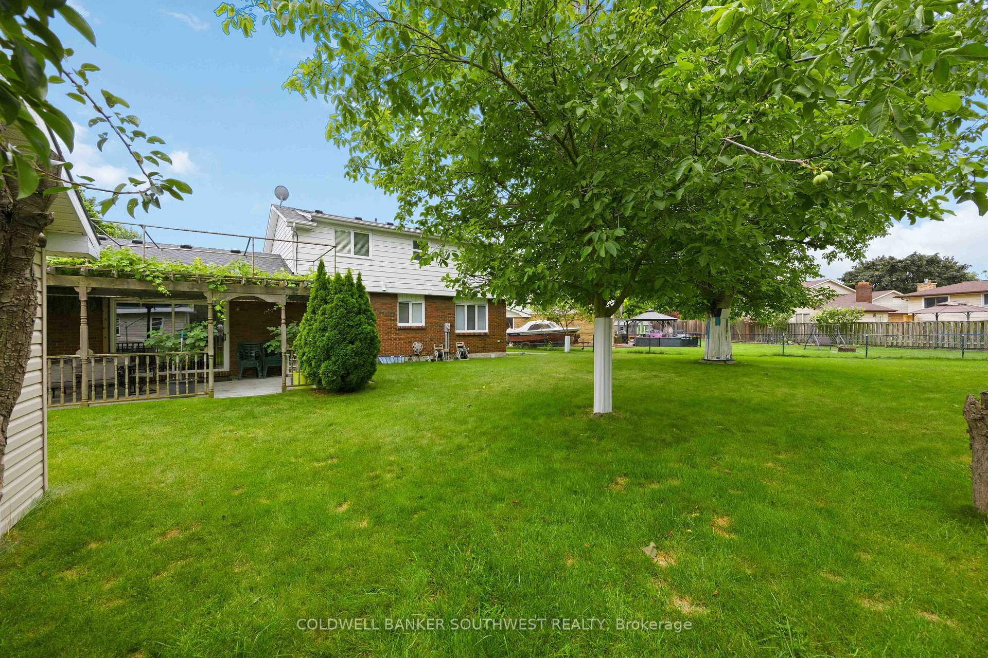 Photo 46 of 821 Danbury Crescent, Sarnia — HOMEH