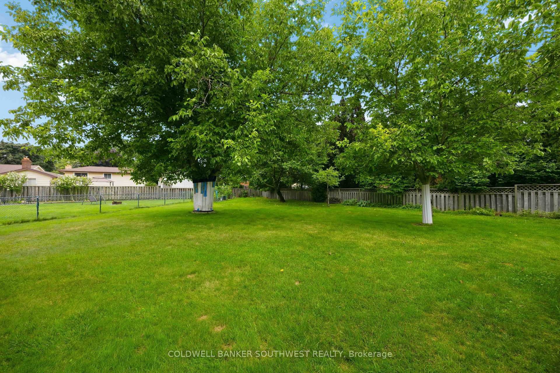 Photo 48 of 821 Danbury Crescent, Sarnia — HOMEH