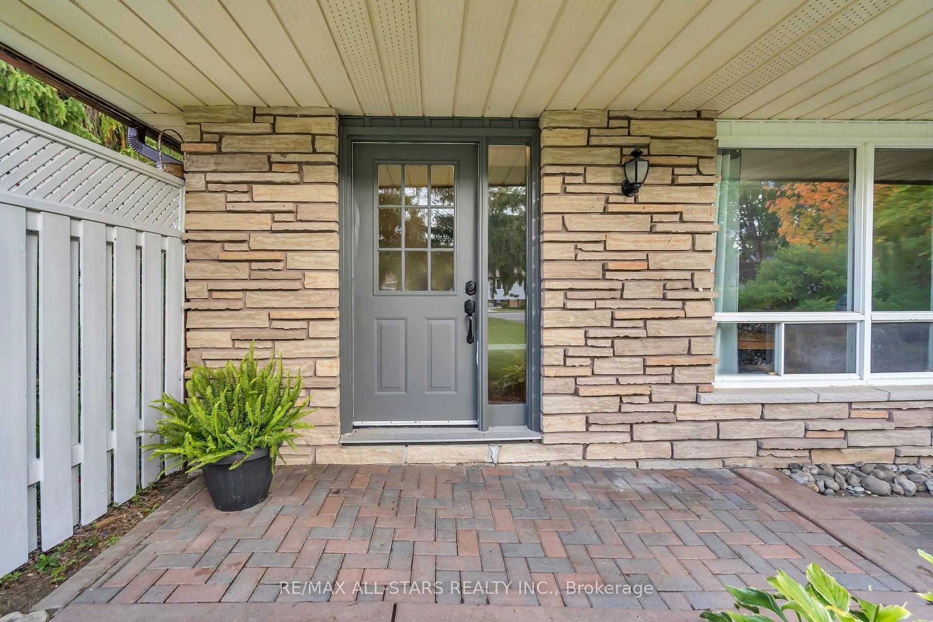 Photo 5 of 51 Queen Street, Georgina, Sutton & Jackson's Point — HOMEH