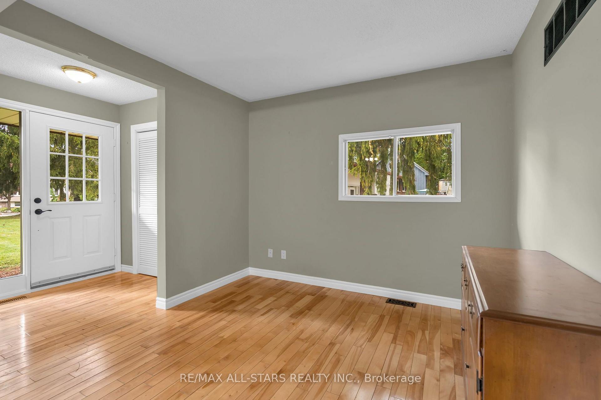 Photo 7 of 51 Queen Street, Georgina, Sutton & Jackson's Point — HOMEH
