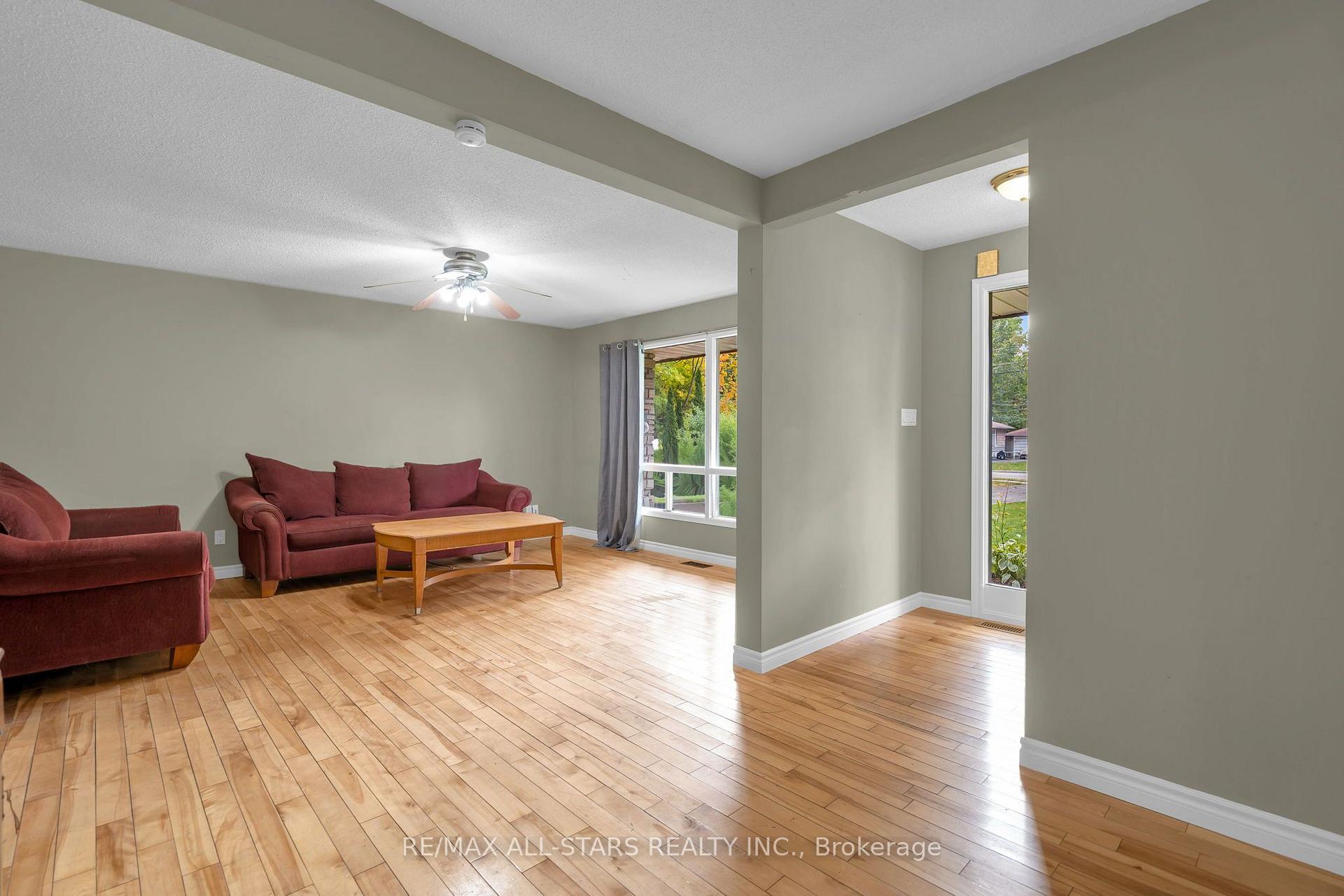 Photo 8 of 51 Queen Street, Georgina, Sutton & Jackson's Point — HOMEH