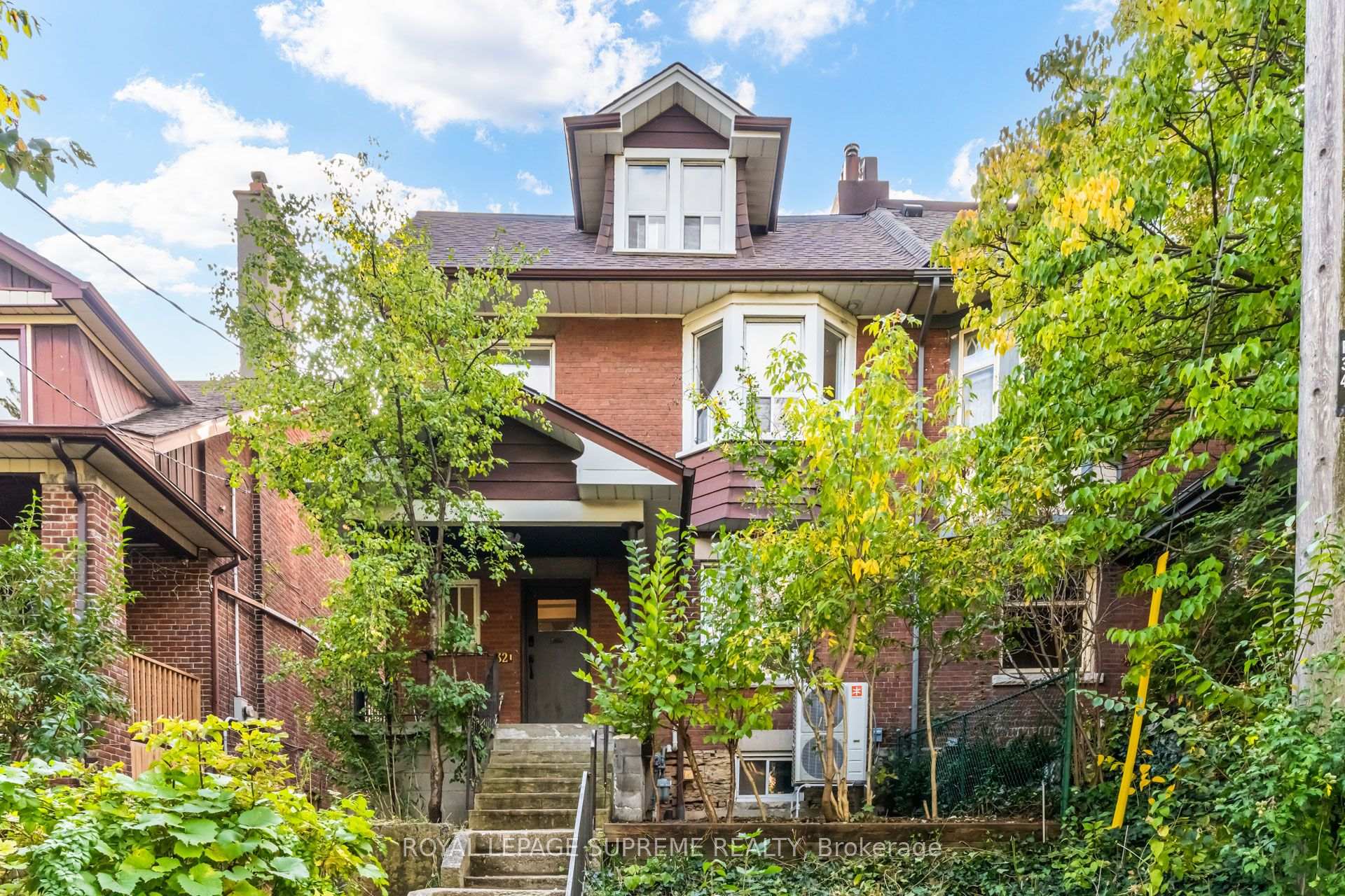 Photo of 32 Thome Crescent