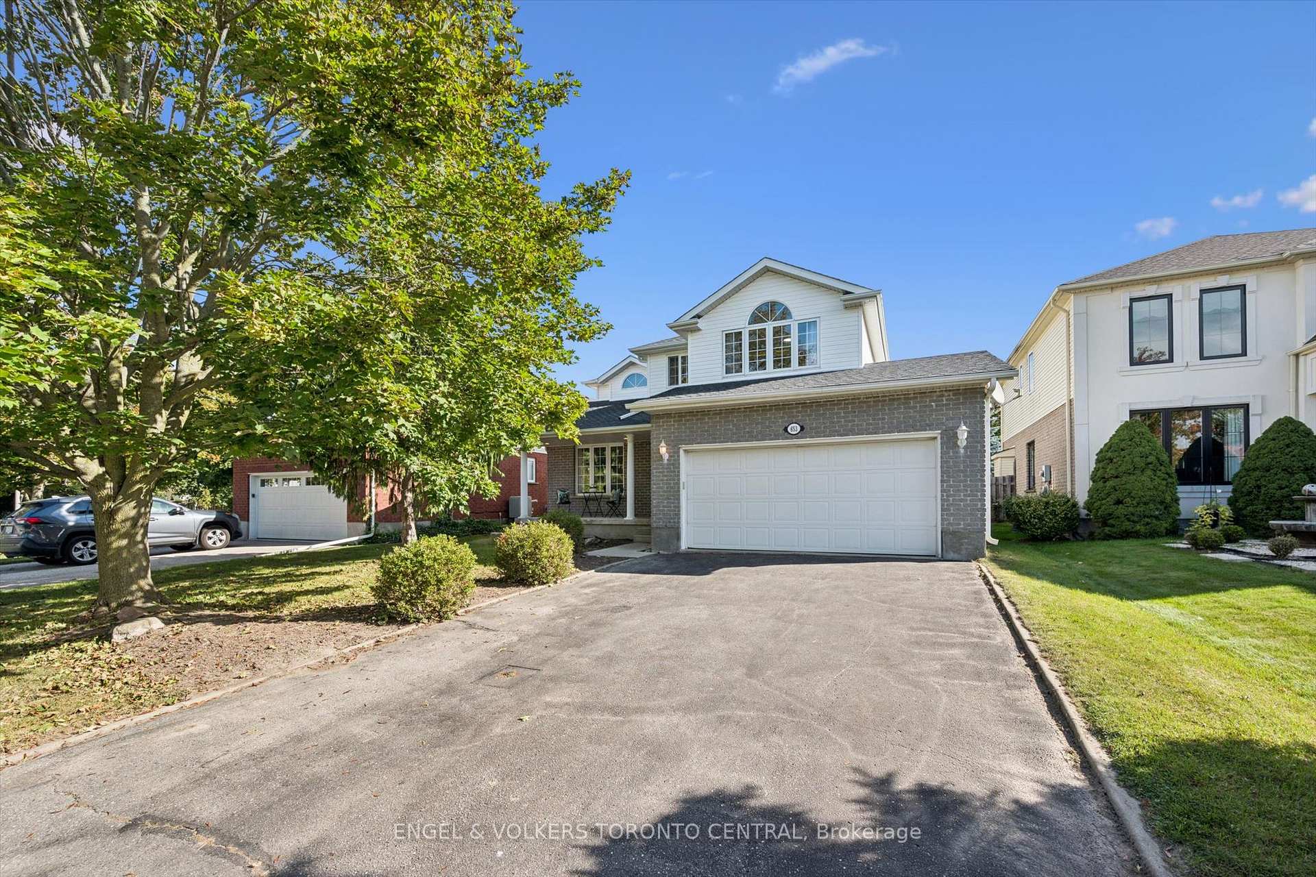 Photo 2 of 653 Rock Point Crescent, Waterloo, Conservation Meadows — HOMEH